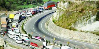 Jammu-Sringar road reopens for 2 way traffic